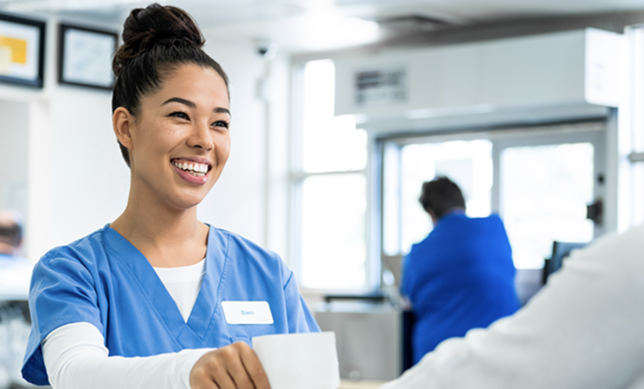 medical-administrative-assistant-with-clipboard